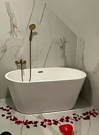 Eden Premium Sauna, Jacuzzi Szálloda 3*